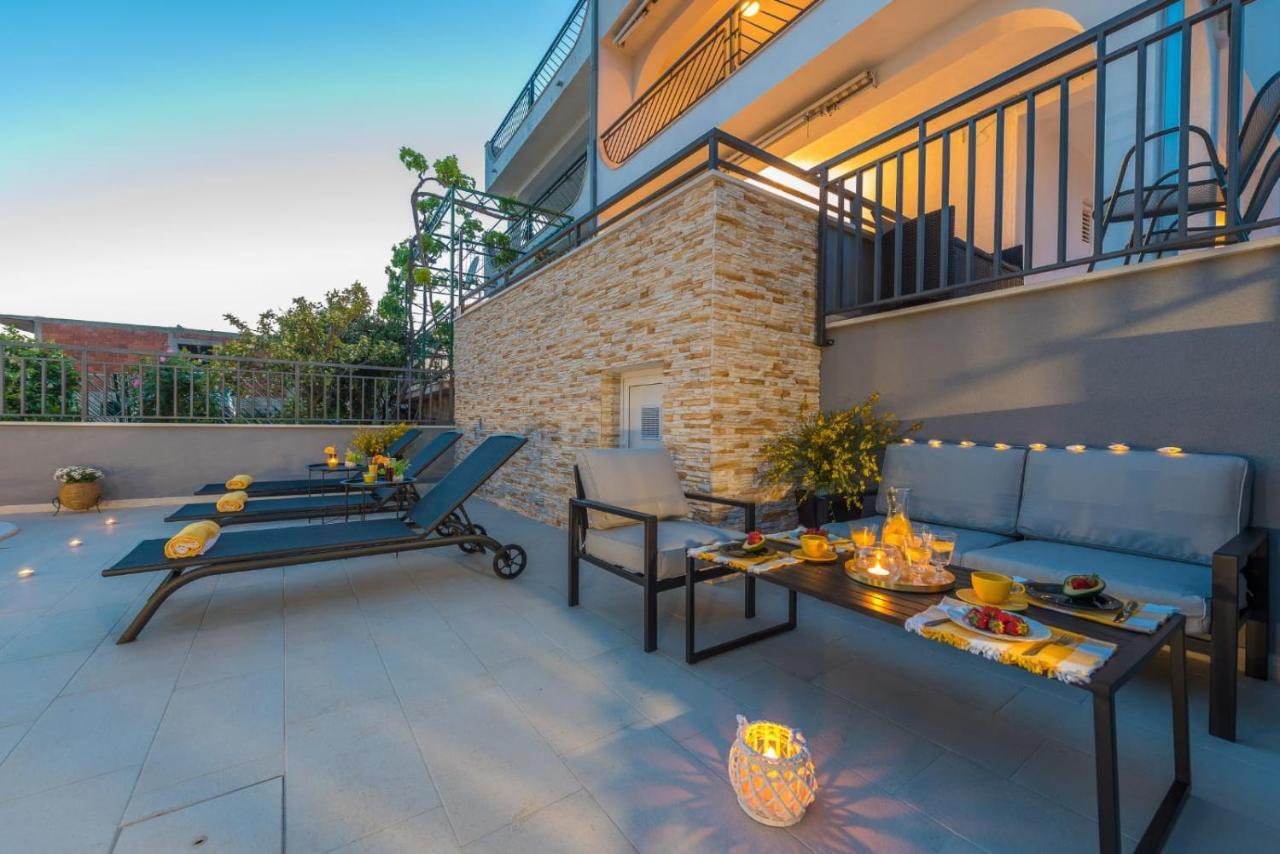 Villa Seaview With Pool - Apartment Yellow Trogir Exterior photo