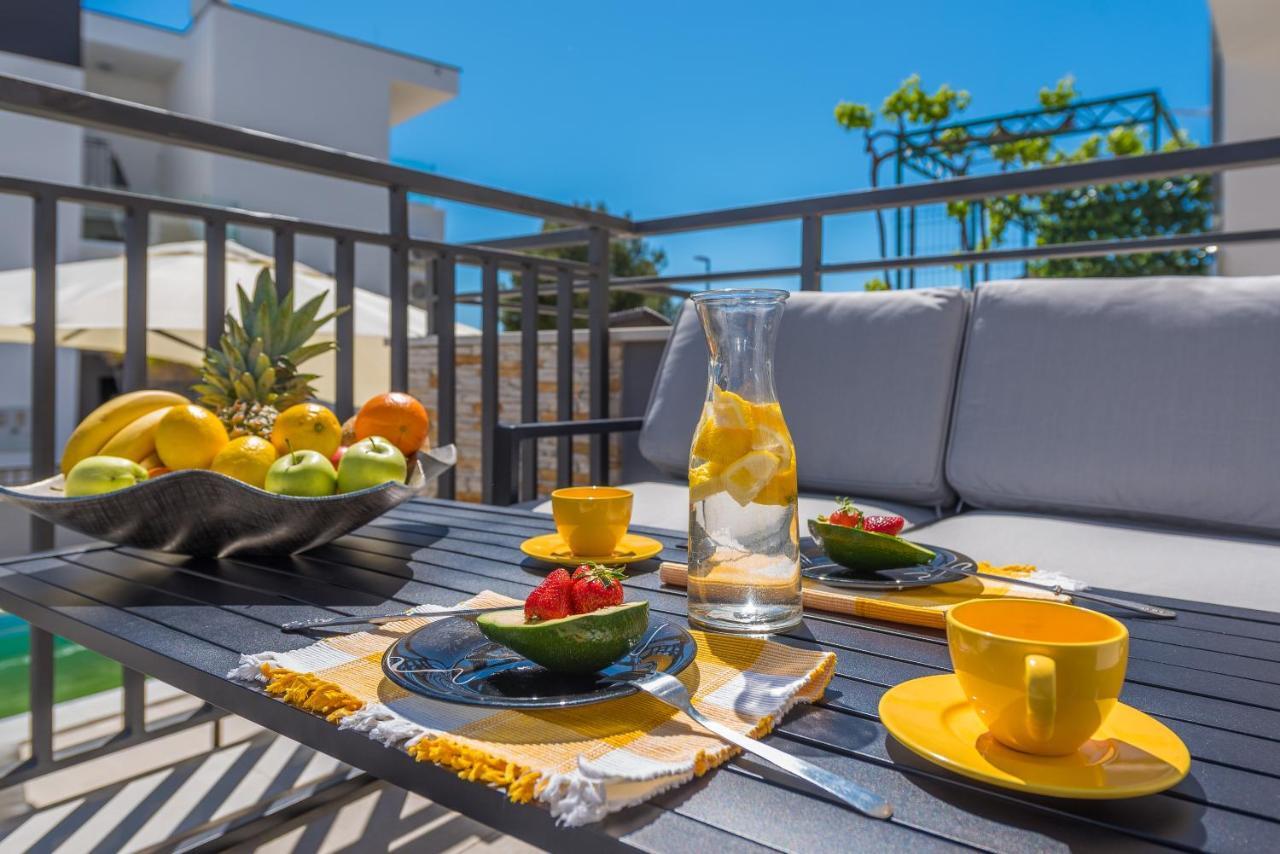 Villa Seaview With Pool - Apartment Yellow Trogir Exterior photo